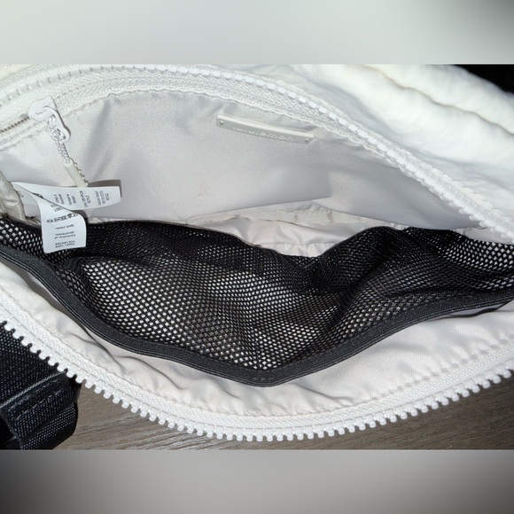 Lululemon clean lines crossbody purse - Picture 8 of 16
